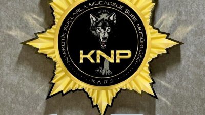 Kars’ta torbacı operasyonu, narkotik ekiplerince düzenlenen operasyonda yakalanan 3 uyuşturucu