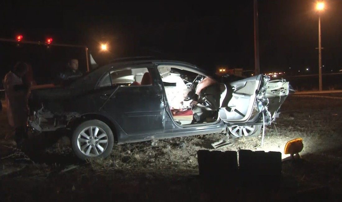 Kars’ta kamyon ile otomobilin çarpıştığı kazada 1 kişi hayatını kaybetti.