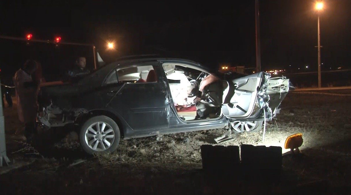 Kars’ta kamyon ile otomobilin çarpıştığı kazada 1 kişi hayatını kaybetti.