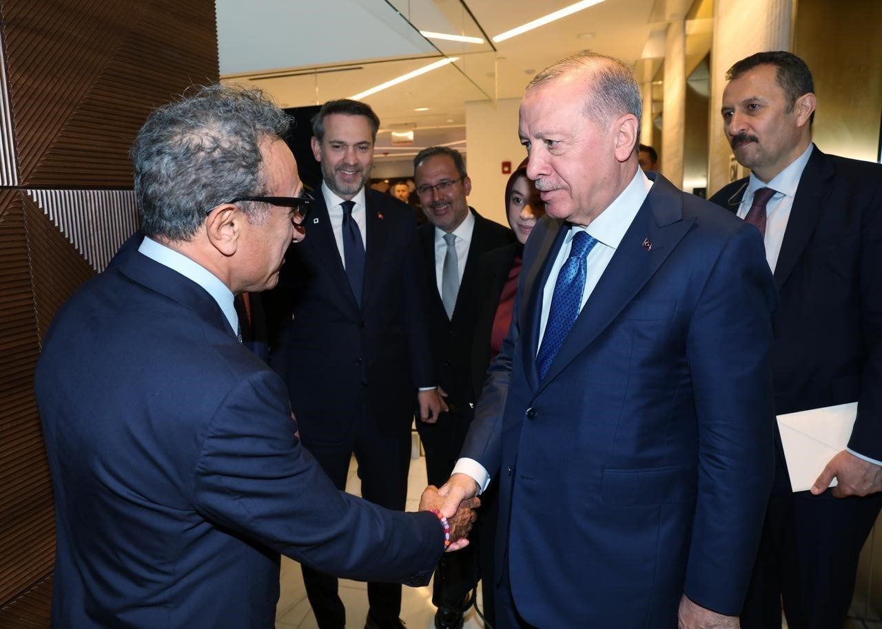 Önceki Dönem Gençlik ve Spor Bakanı, AK Parti İzmir Milletvekili,