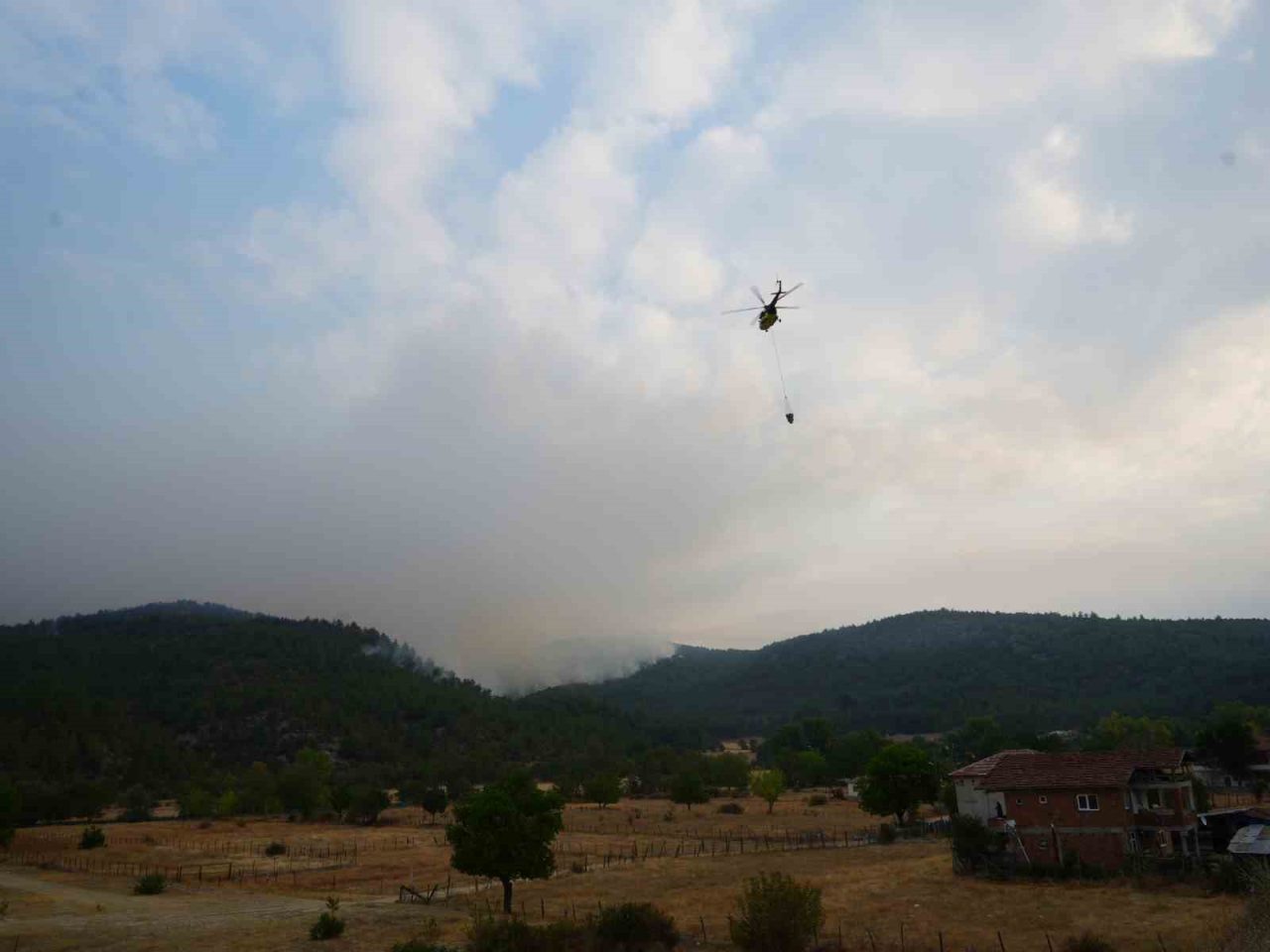 Kastamonu’nun Araç ilçesinde çıkan orman yangınları üçüncü gününde sürüyor. Ekipler