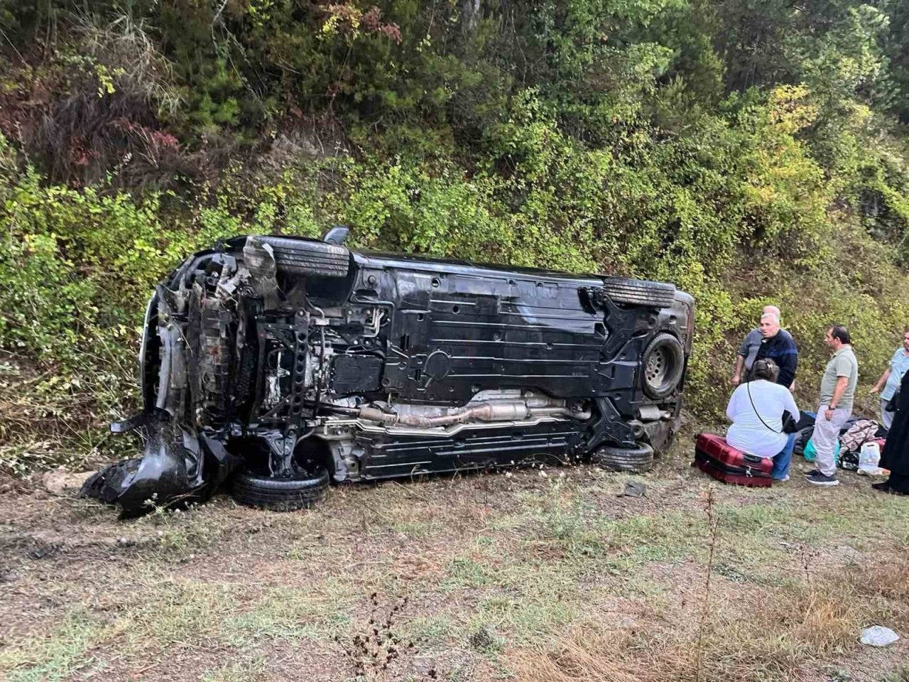 Kastamonu’nun İnebolu ilçesinde sürücüsünün direksiyon hakimiyetini kaybetmesi neticesinde yoldan çıkarak