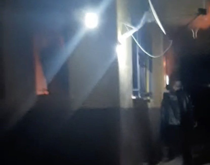 Kastamonu’nun Cide ilçesinde boş olan evde çıkan yangın itfaiye ekipleri