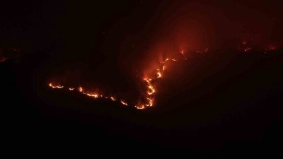 Kastamonu’da çıkan orman yangınında tahliye edilen köy sayısı 9’a yükseldi.