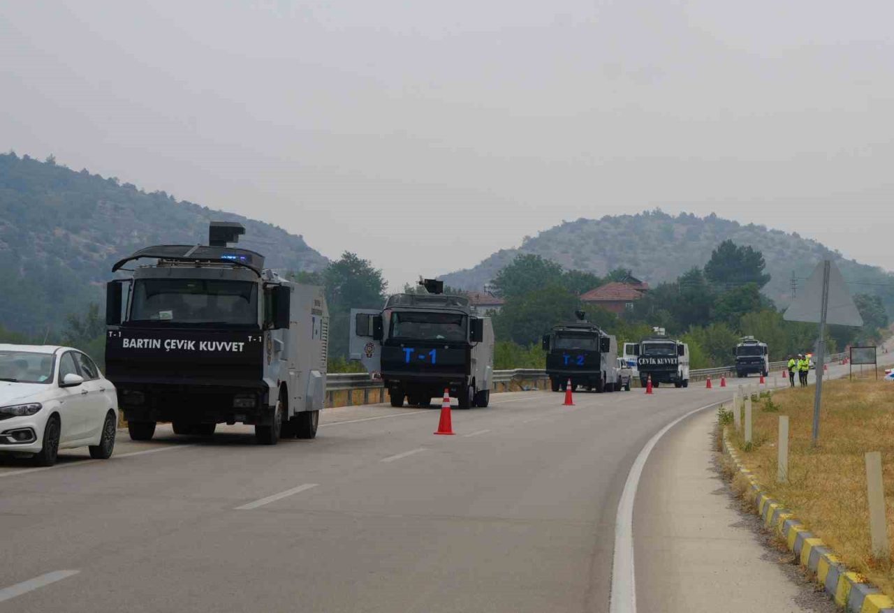 Kastamonu’nun Araç ilçesinde çıkan orman yangınlarının üçüncü gününde, yangınların sıçrama