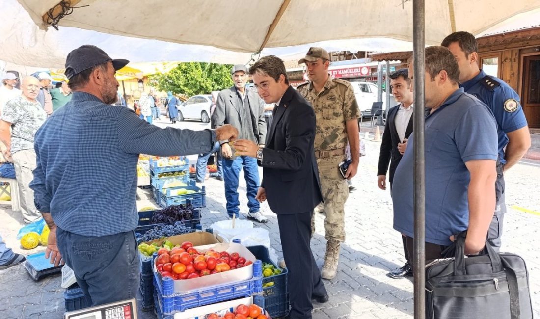 Erzincan’ın Kemaliye ilçe Kaymakamı Emirhan Arıkan, pazar yeri ve okulda