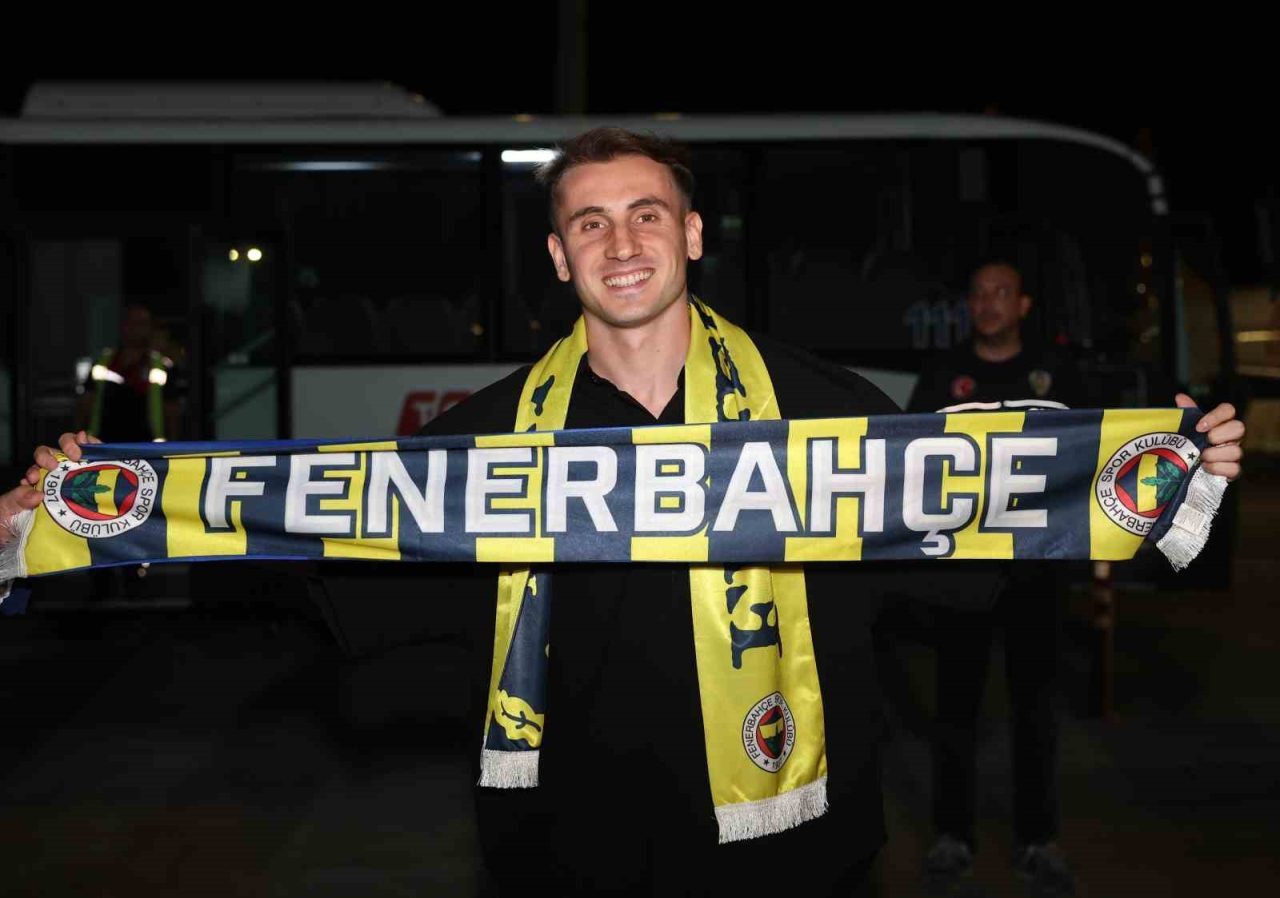 Fenerbahçe’nin transferde anlaşma sağladığı milli futbolcu Kerem Aktürkoğlu, İstanbul’a geldi.