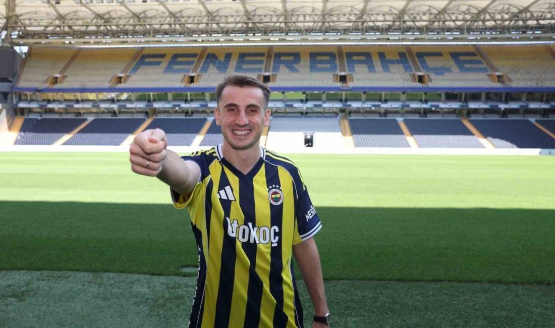 Fenerbahçe, milli futbolcu Kerem Aktürkoğlu ile 4 yıllık sözleşme imzaladı.