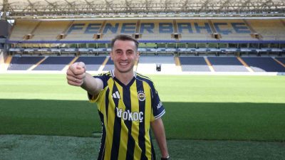 Fenerbahçe, milli futbolcu Kerem Aktürkoğlu ile 4 yıllık sözleşme imzaladı.