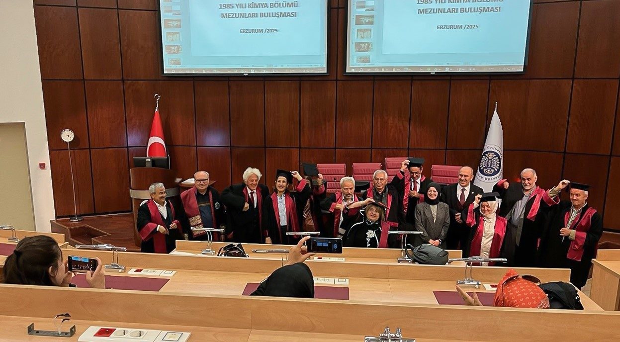 Atatürk Üniversitesi Fen Fakültesi Kimya Bölümünün 1985 yılı mezunları, mezuniyetlerinin