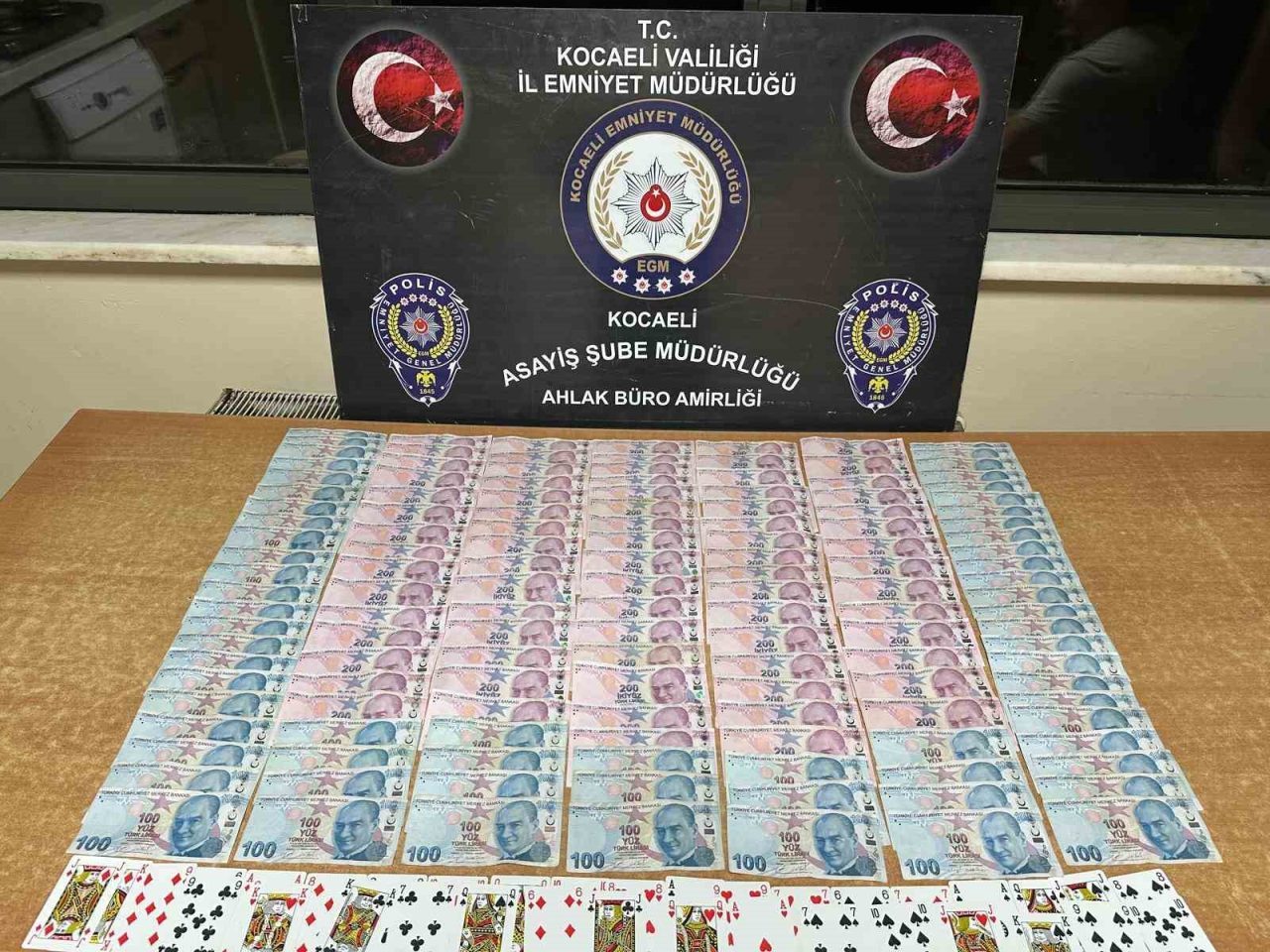 Kocaeli Emniyet Müdürlüğü Ahlak Bürosu ekipleri, kumarla mücadele kapsamında Derince