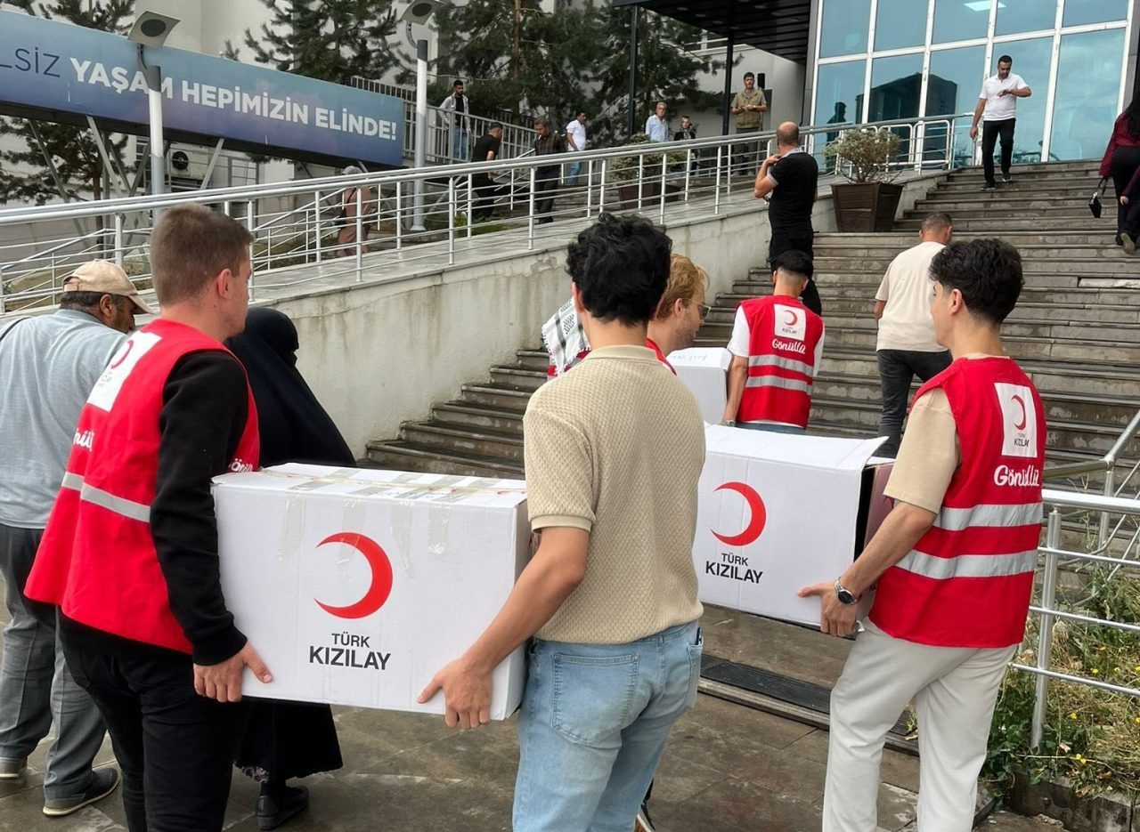 Türk Kızılay Palandöken Şubesi, okulların açılmasına kısa bir süre kala