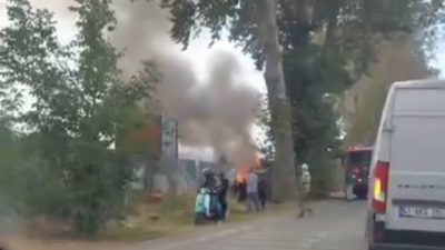 Kocaeli’nin Başiskele ilçesinde hurdalık alanda çıkan yangın, itfaiye ekiplerince söndürüldü.