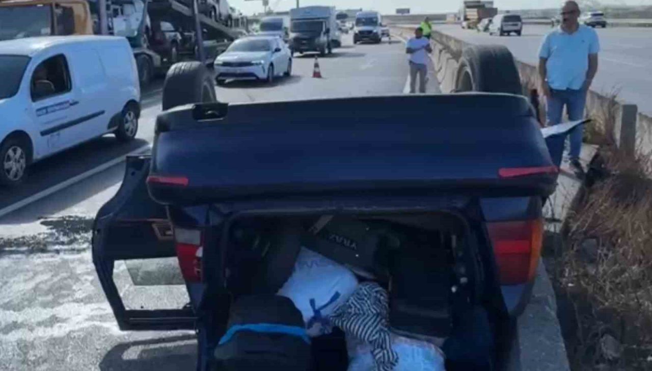 Kocaeli’nin Dilovası ilçesinde oto çekiciyle çarpışan otomobilin devrilmesi sonucu meydana