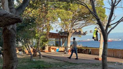 Kocaeli’nin Körfez ilçesinde bulunan bir restoran, kimliği belirsiz kişi veya