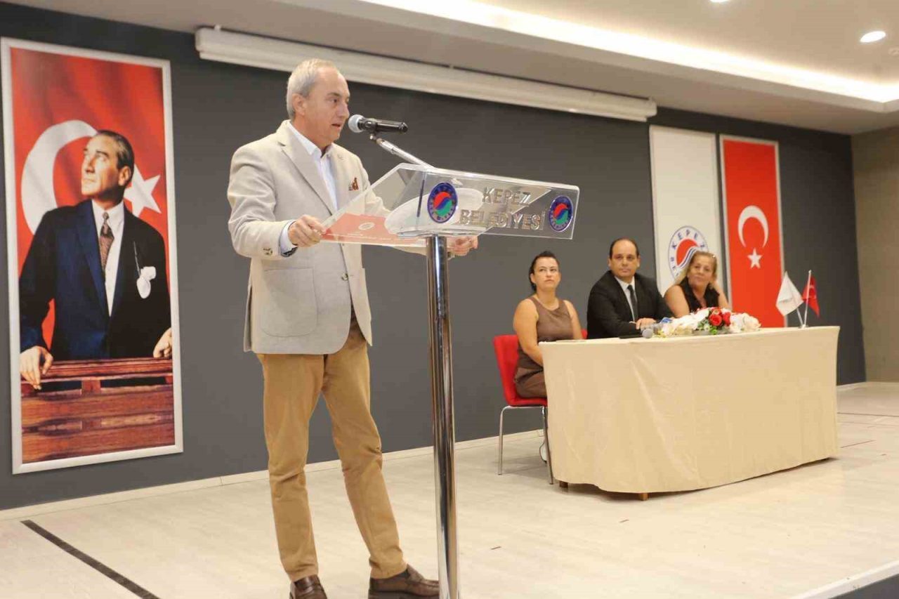 Kepez Kent Konseyi Olağan Genel Kurulu’nda konuşan Kepez Belediye Başkanı