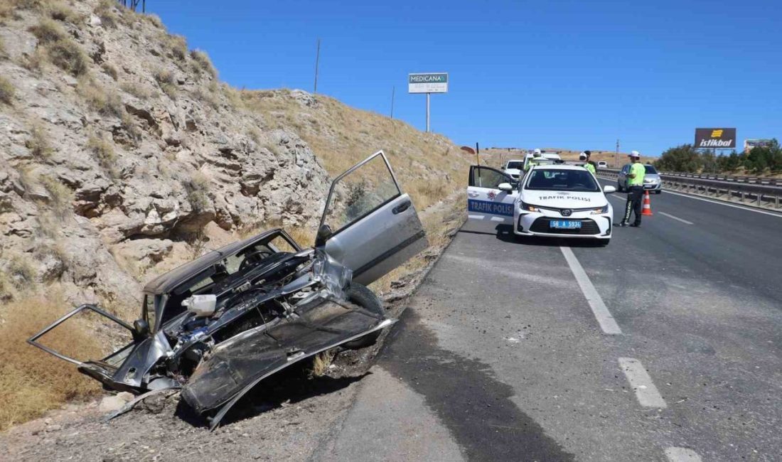 Sivas’ta önüne çıkan köpeğe çarpmak istemeyen sürücü direksiyonu kırdı. Şarampole