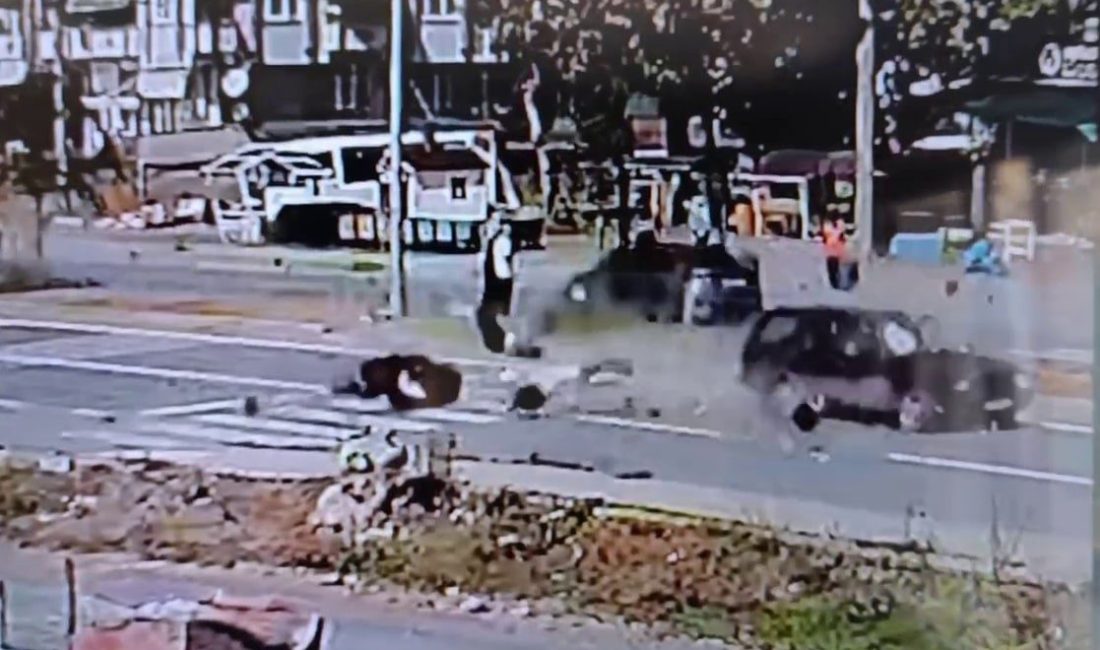 Sakarya’nın Karasu ilçesinde seyir halindeki otomobil, yaya geçidinden geçmeye çalışan