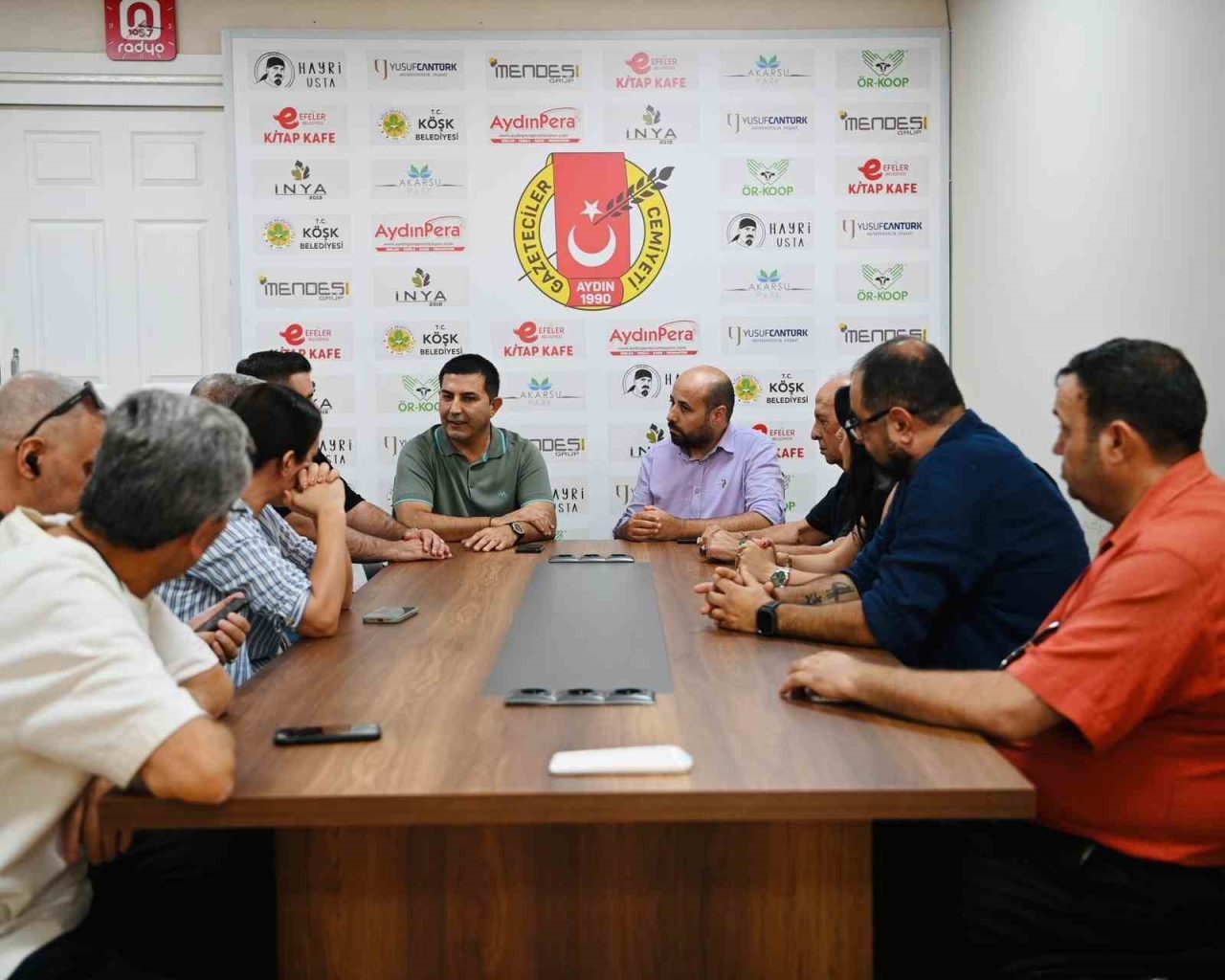 Kuşadası Belediye Başkanı Ömer Günel, Aydın Gazeteciler Cemiyeti’ni ziyarete derek