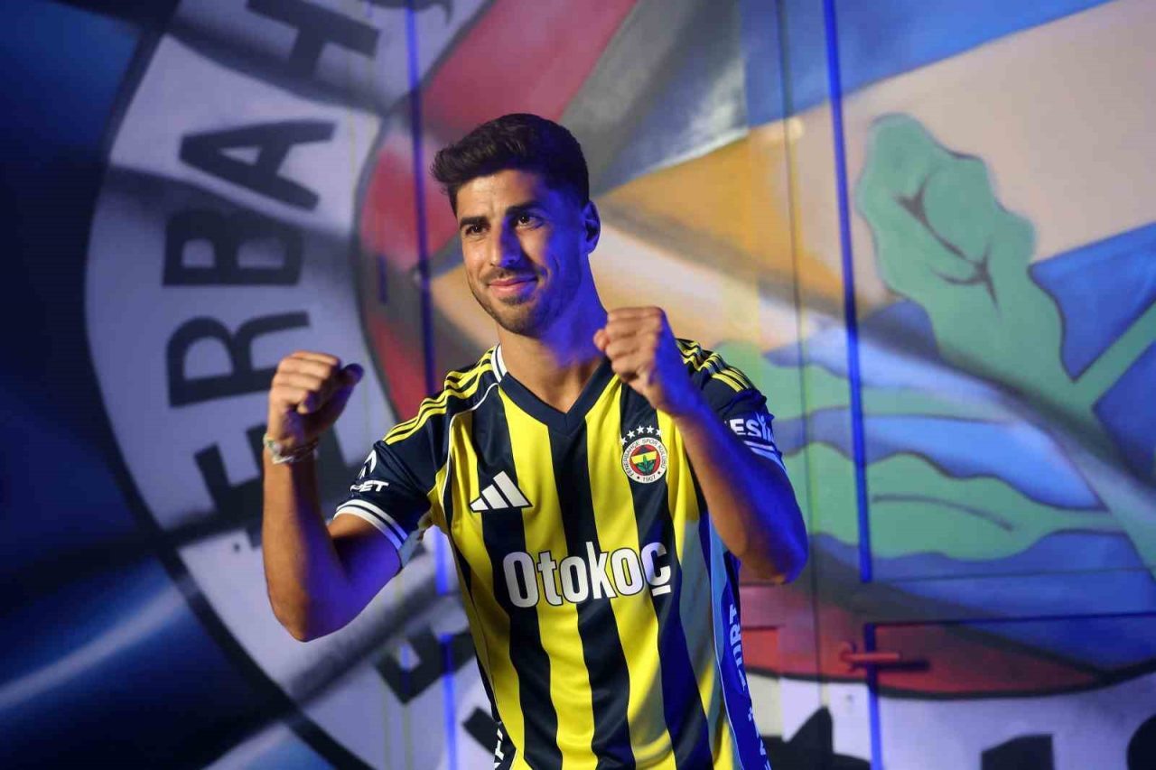 Fenerbahçe, İspanyol futbolcu Marco Asensio ile 3+1 yıllık sözleşme imzaladı.