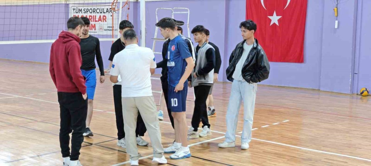 Aşkale Gençlik ve Spor İlçe Müdürlüğü’nde antrenör olarak görev yapan