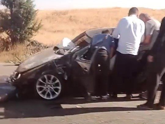 Amasya’nın Merzifon ilçesinde yolda seyir halindeki otomobil kontrolden çıkarak takla