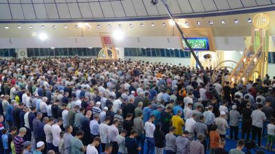 Mevlit Kandili dolayısıyla Erzincan’da vatandaşlar camileri doldurdu. Erzincan’da Peygamberimiz Hz.