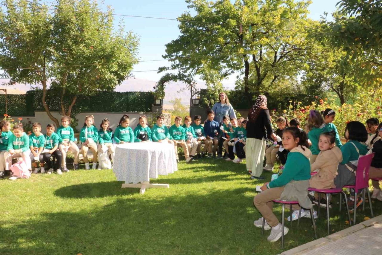 Erzincan merkeze bağlı Ekmekli köyünde kadınlar tarafından üretilen yöresel lezzet