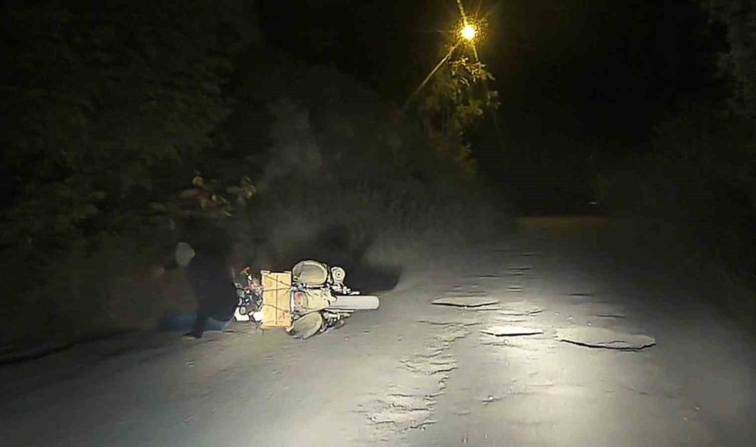 Erzurum’un Uzundere ilçesinde meydana gelen kazada motosiklet sürücüsü dereye uçmaktan