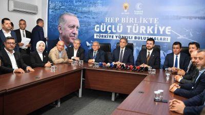 AK Parti Yerel Yönetimlerden Sorumlu Genel Başkan Yardımcısı Mustafa Demir,