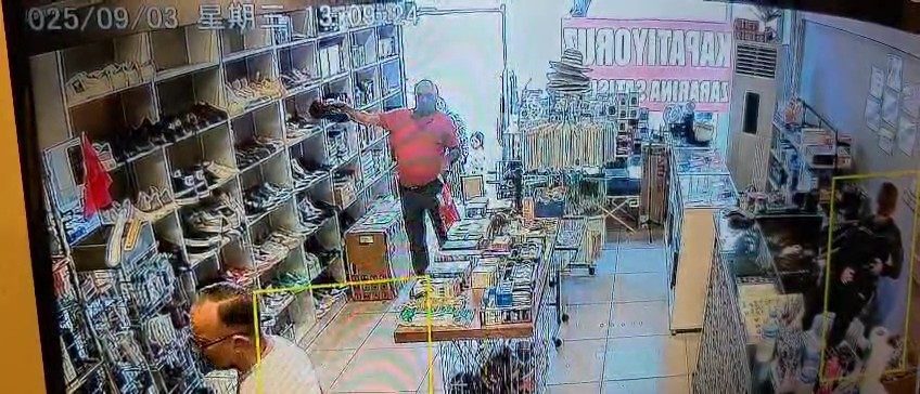 Kocaeli’nin İzmit ilçesinde bir mağazaya müşteri giren şahıs, gözüne kestirdiği