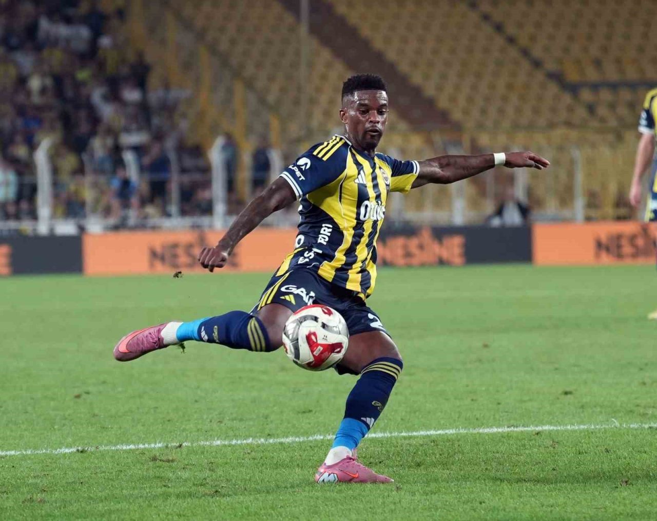 Fenerbahçe’nin Portekizli futbolcusu Nelson Semedo, sarı-lacivertli formayla ilk golünü Alanyaspor’a