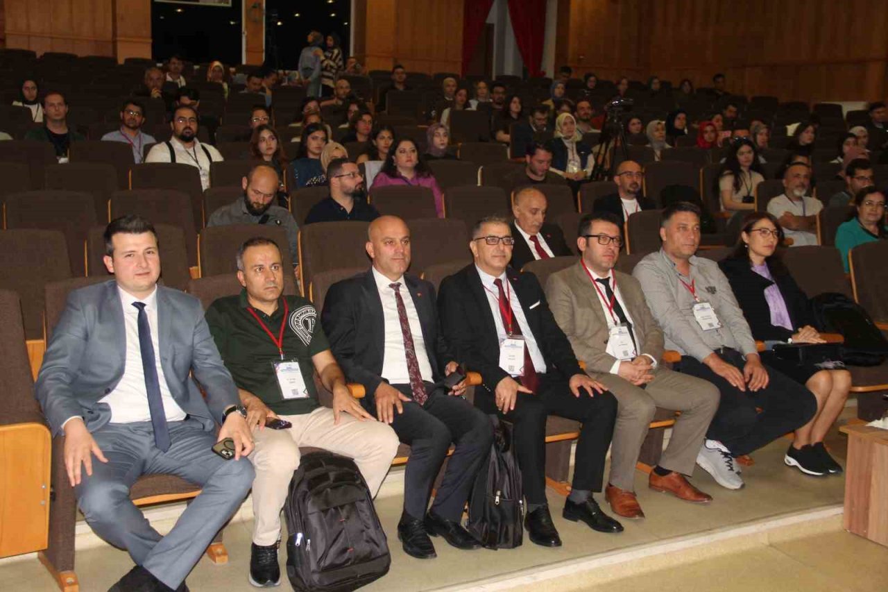 Dahiliye Uzmanları Derneği tarafından Giresun Üniversitesi, İl Sağlık Müdürlüğü ve