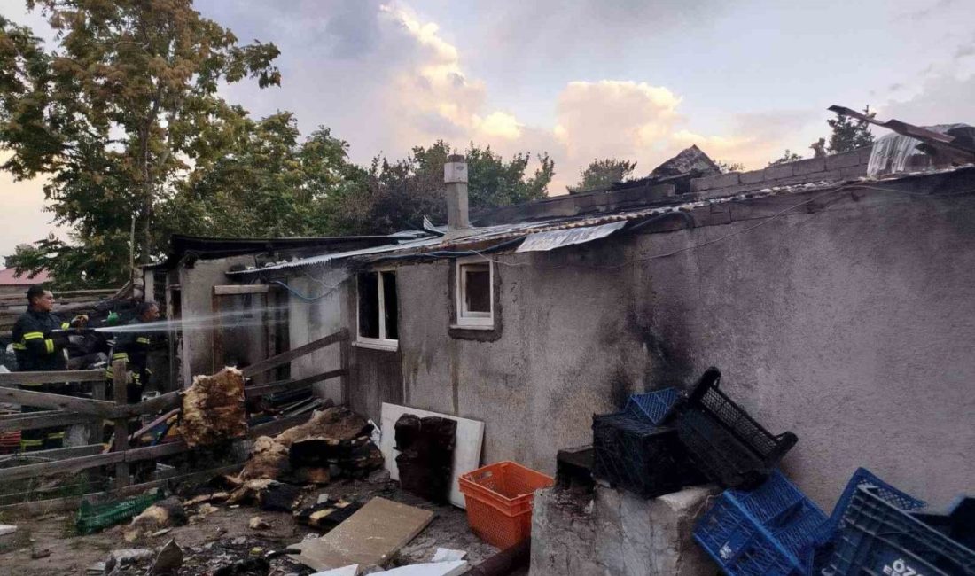 Erzincan’da odunlukta çıkan yangın itfaiyenin müdahalesiyle söndürüldü. İzzetpaşa Mahallesi 848