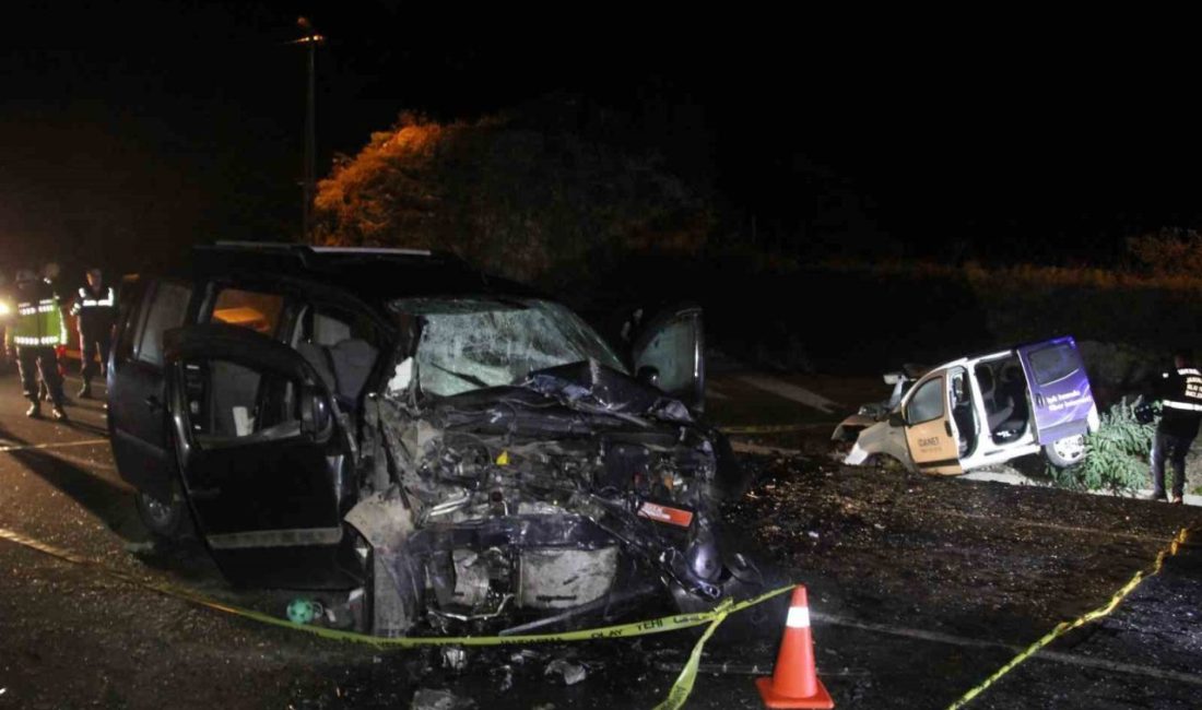 Ordu’nun Ulubey ilçesinde 2 hafif ticari aracın çarpışması sonucu meydana