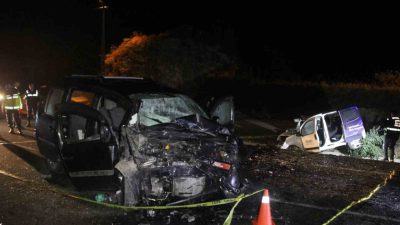 Ordu’nun Ulubey ilçesinde 2 hafif ticari aracın çarpışması sonucu meydana