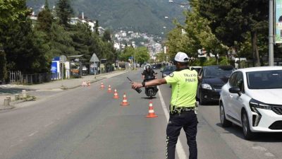 Ordu’da polis ekipleri tarafından trafik kazalarını azaltmaya yönelik yapılan denetimlerde