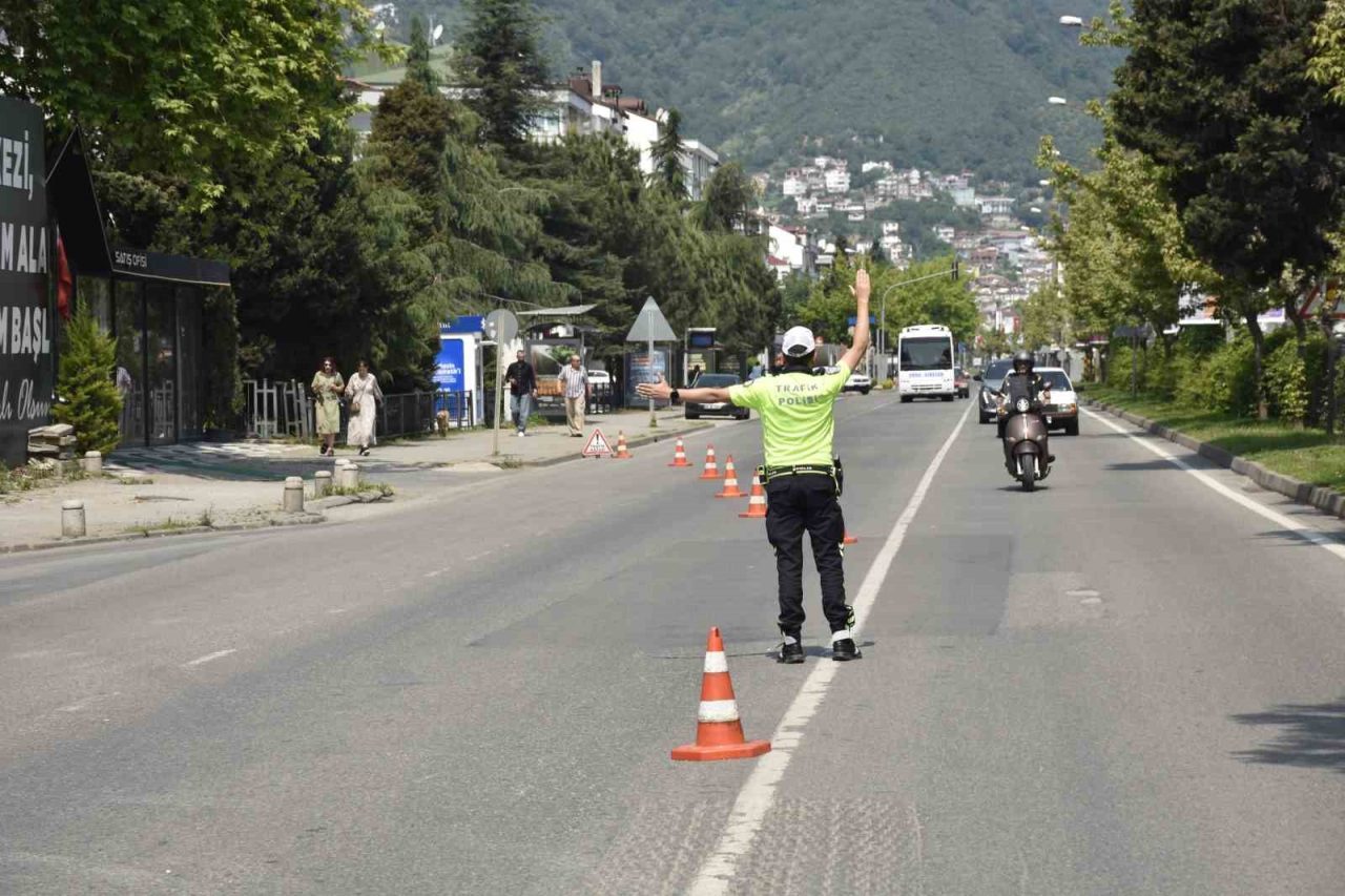 Ordu’da polis ekipleri tarafından trafik kazalarını azaltmaya yönelik yapılan denetimlerde
