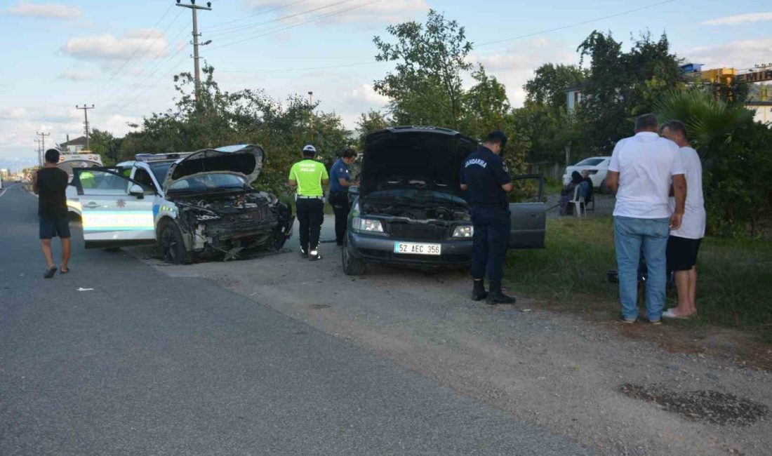 Ordu’nun Ünye ilçesinde düğün konvoyunda seyreden otomobilin uygulama yapan polis