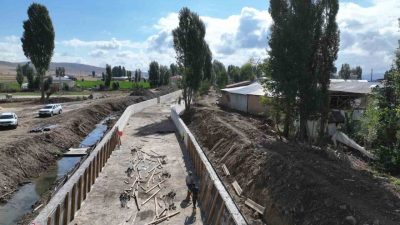 Bayburt merkeze bağlı Oruçbeyli köyünde taşkın risklerini azaltmaya yönelik başlatılan