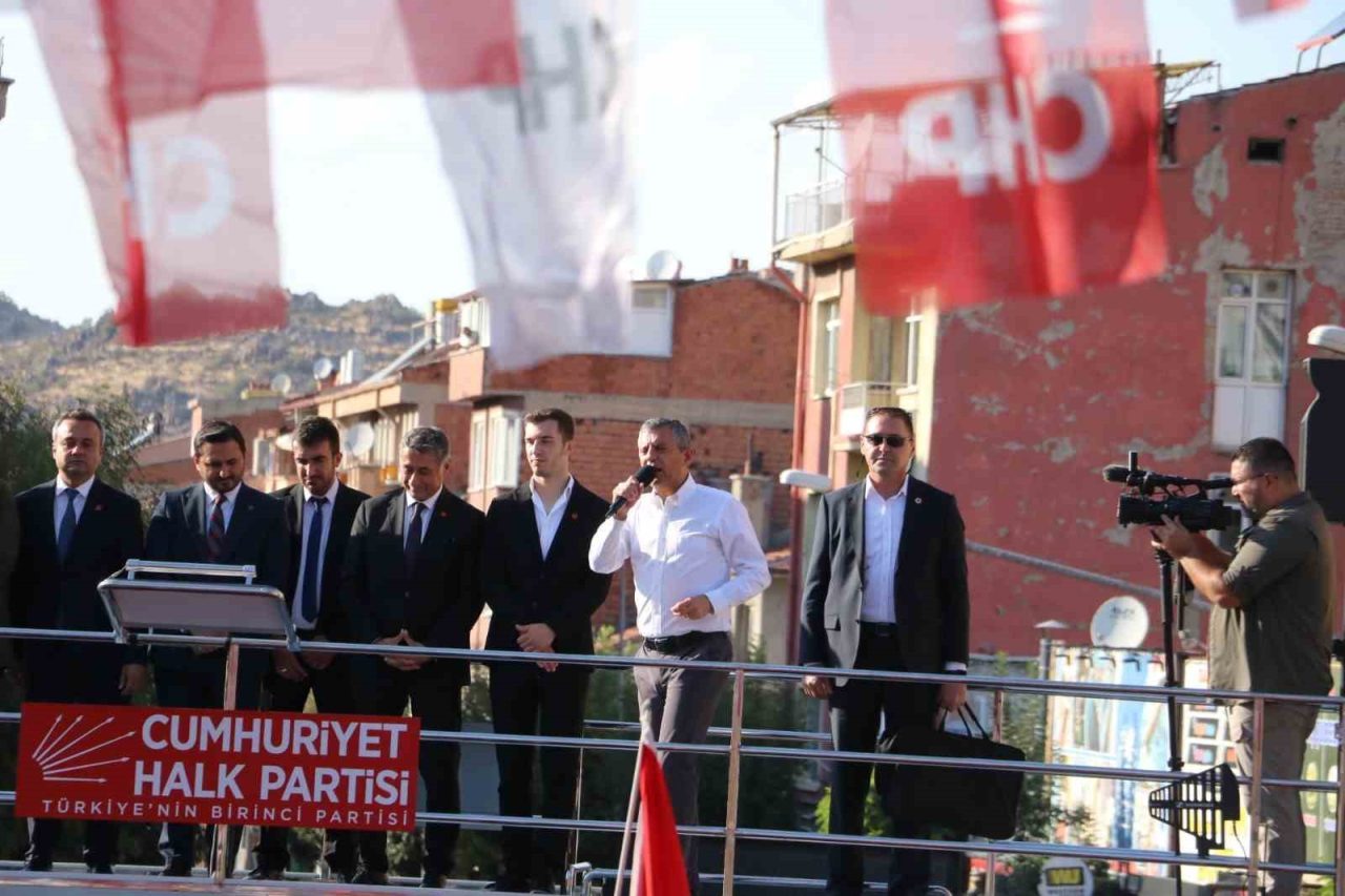 CHP Genel Başkanı Özgür Özel, Ankara Büyükşehir Belediyesine yapılan yolsuzluk