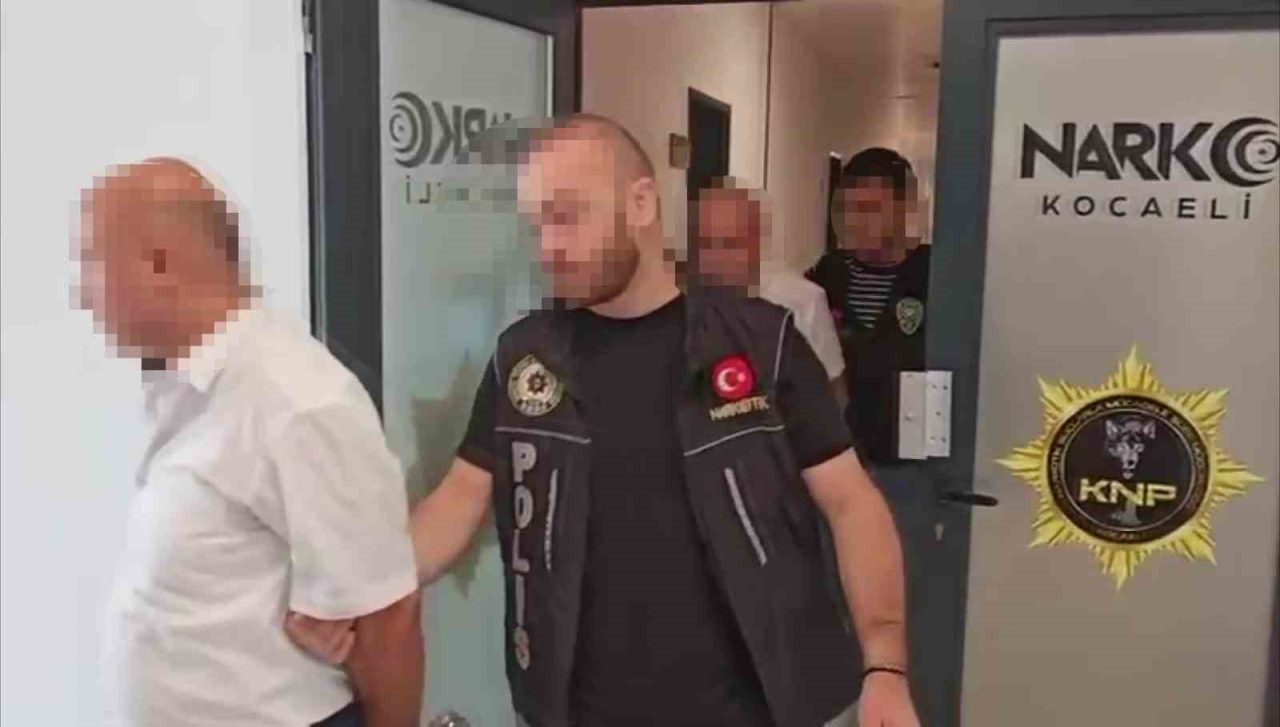 Kocaeli’de şehirlerarası yolcu otobüsünde pul biber paketlerine gizlenmiş 6 kilo