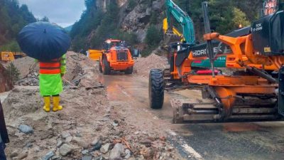 Doğu Karadeniz Bölgesi’nde üç gündür etkili olan şiddetli yağışlar, Rize’nin