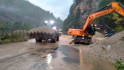 Doğu Karadeniz Bölgesi’nde iki gündür etkili olan şiddetli yağışlar Rize’nin