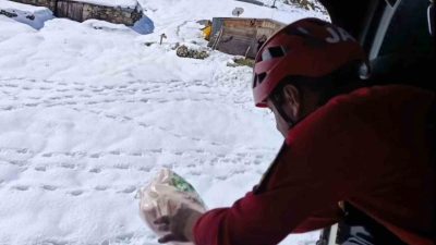 Rize’de hafta sonu yaşanan sel, heyelan ve kar nedeniyle yolları