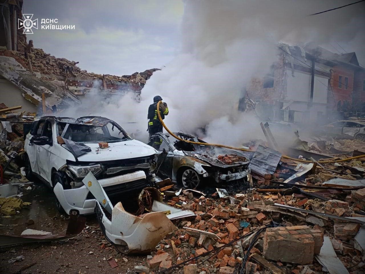 Rusya’nın Ukrayna’nın başkenti Kiev’e 12 saat süren bombalı saldırısında sığınağa