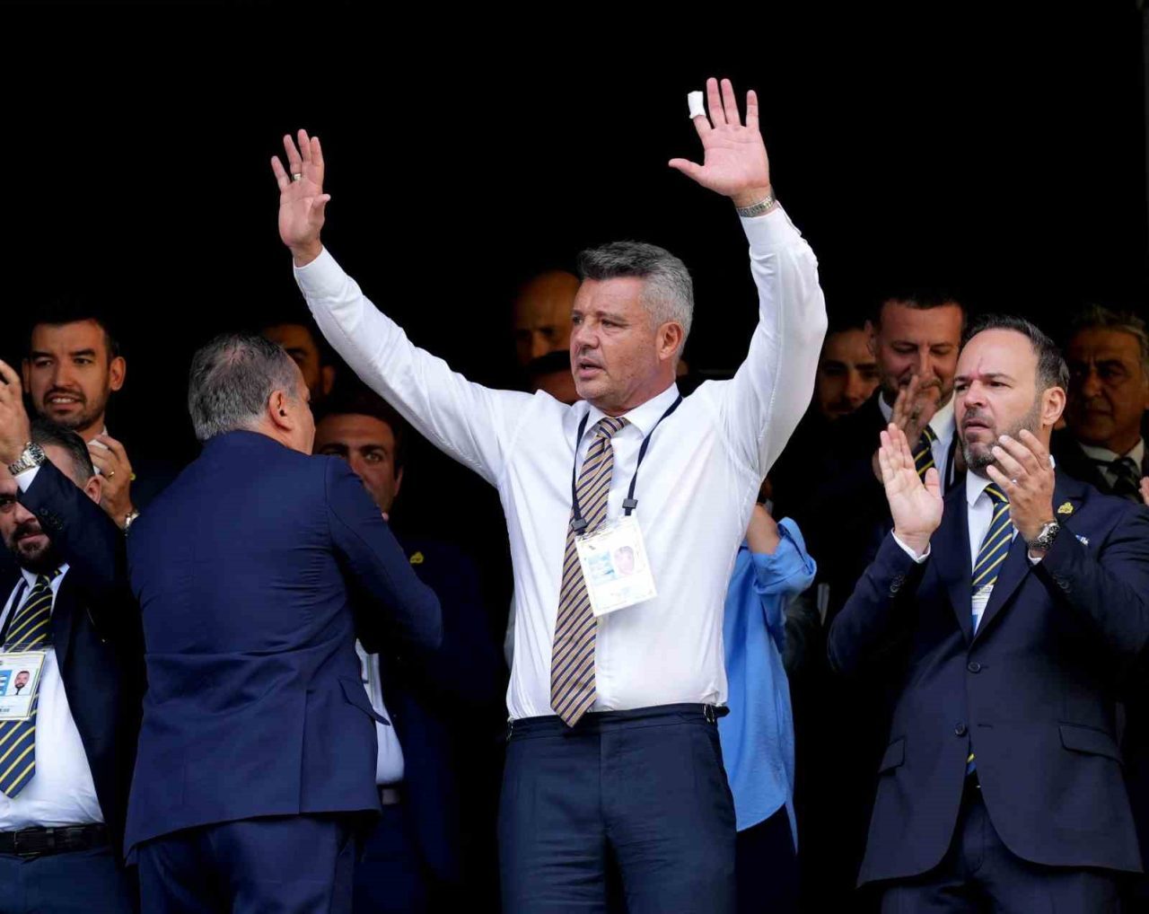 Fenerbahçe’nin yeni dönemde başkanlığa seçilen Sadettin Saran, sarı-lacivertli kulübün 38.
