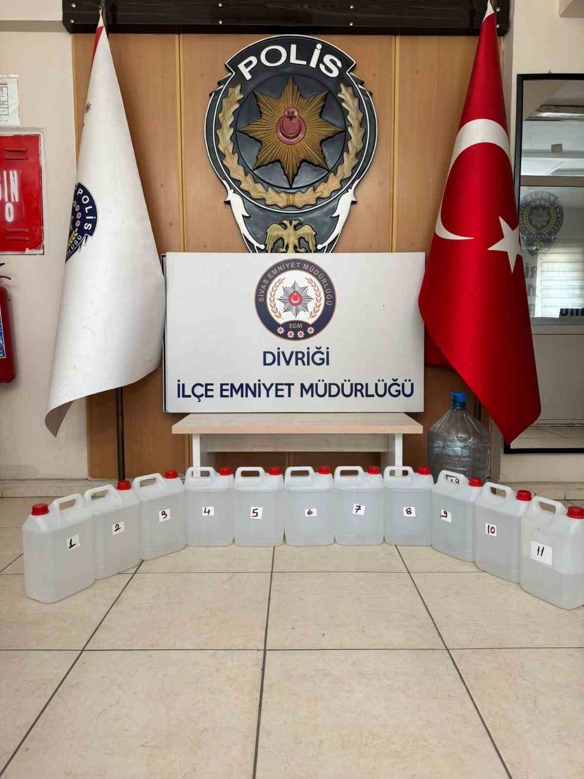 Sivas’ta emniyet ekiplerince sahte alkollü içki operasyonu yapıldı. Operasyonda binlerce