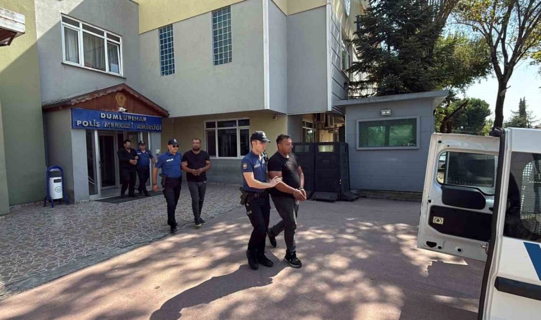 Sakarya’nın Erenler ilçesinde 2 çocuğun yaralandığı, 4 evin ateşe verildiği
