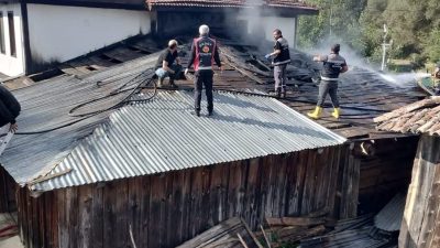 Kastamonu’nun Daday ilçesinde çıkan samanlık yangını konağa sıçramadan söndürüldü. Olay,